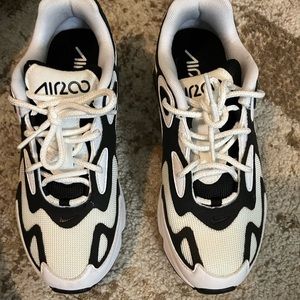 Nike Air Max: air200, white and Back, size 6.5
